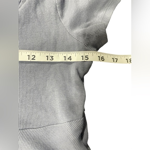 Hollister Gray Babydoll Scoop Neck Lavender Bow Detail Top Size Medium Juniors - Picture 5 of 7